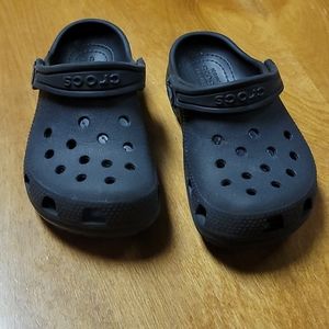 Toddler size 9 black crocs